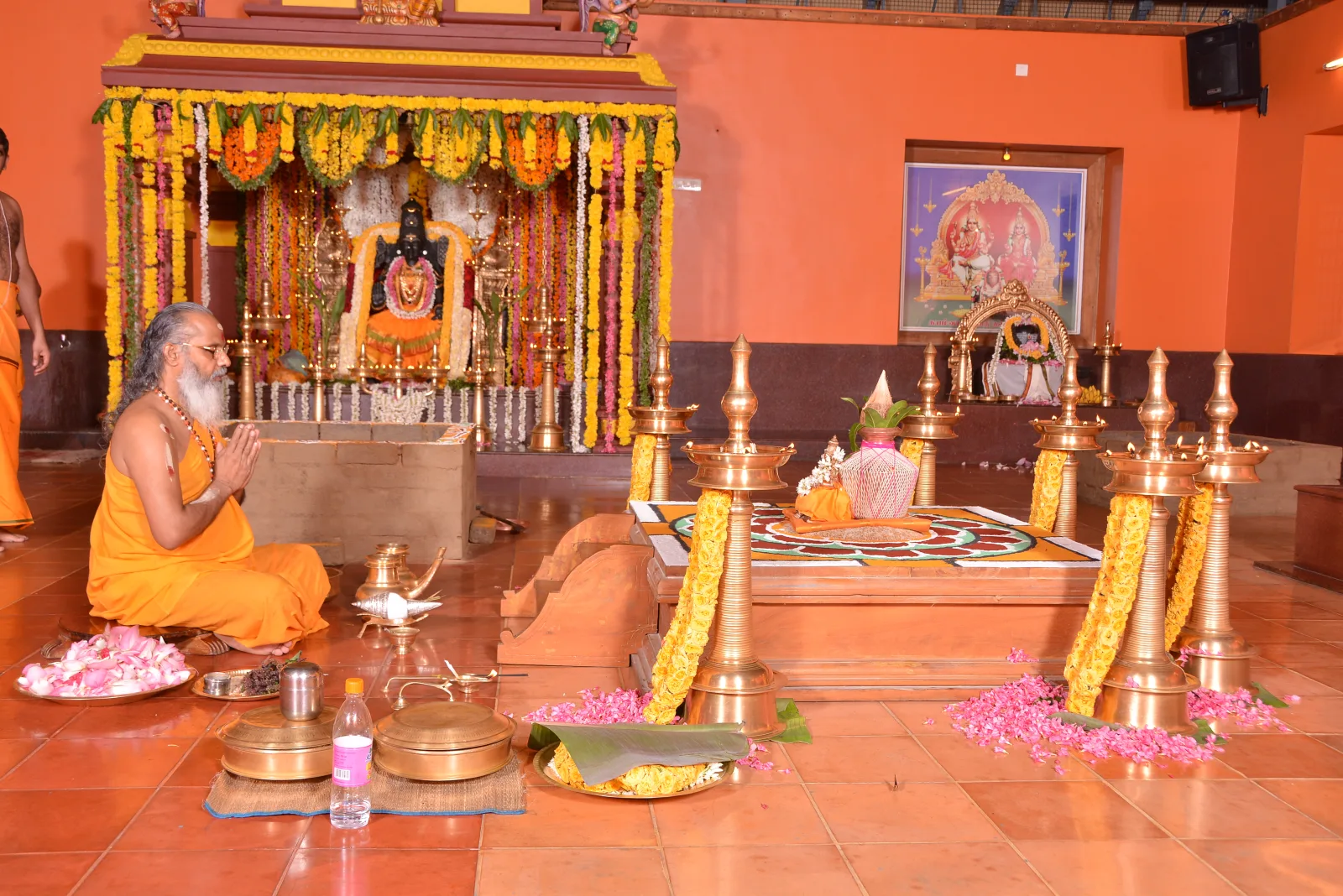 Guruji offering aahuti during a Maha Yagam at the temple